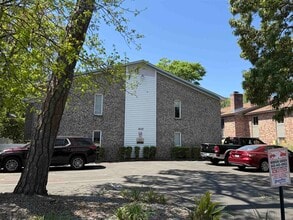 Building Photo - 407 76th Ave N