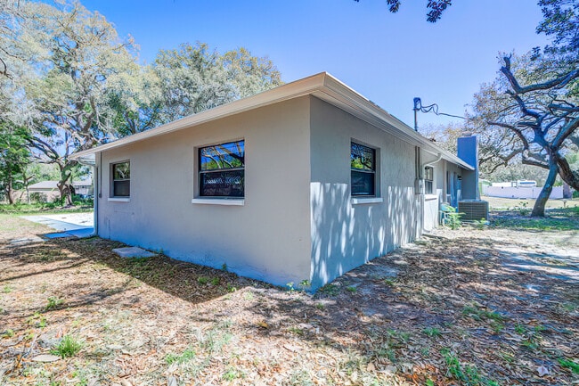 Building Photo - 2009 Meadow Lark Rd