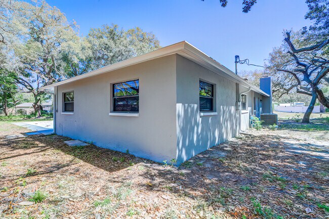 Foto del edificio - 2009 Meadow Lark Rd