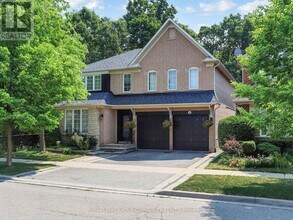Building Photo - 10 Skywood Dr