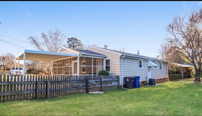 Building Photo - 2807 Ashwood Dr