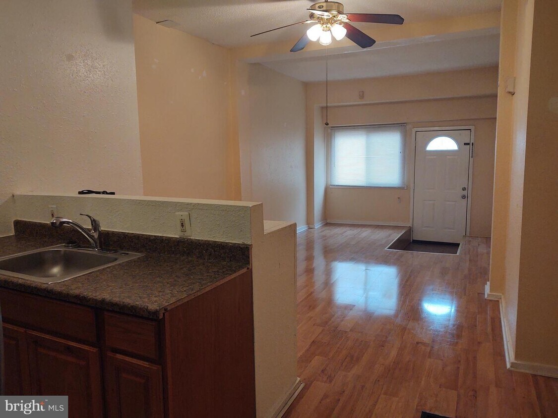 5920 Chestnut St Unit 1, Philadelphia, PA 19139 Room for Rent in