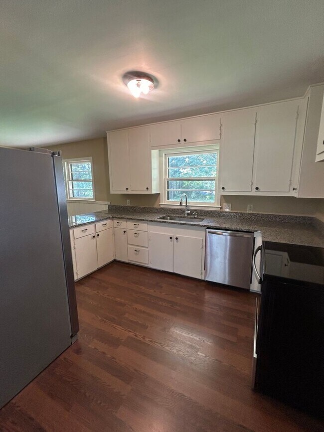 Building Photo - 104 Galaxie Pl