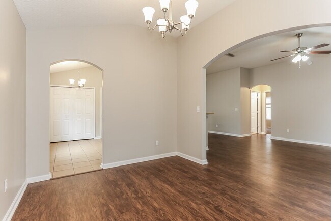 Foto del edificio - 1841 Creekview Dr
