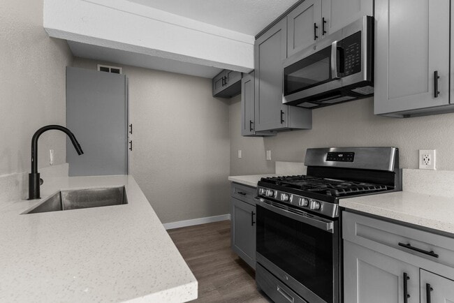Foto del edificio - 8101 Larson Ave