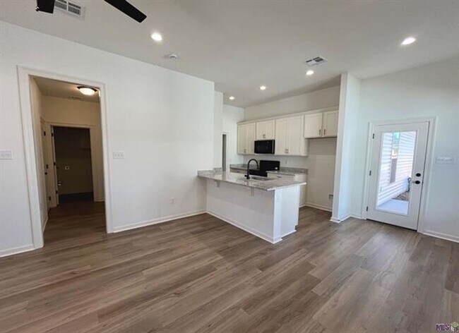 Foto del edificio - 28335 Merrimack Dr