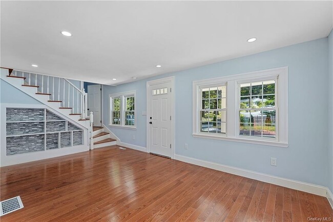 Building Photo - 58 Whippoorwill Rd E