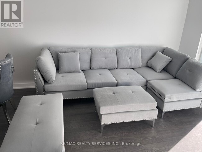 Photo du bâtiment - 1926 Lake Shore Blvd W