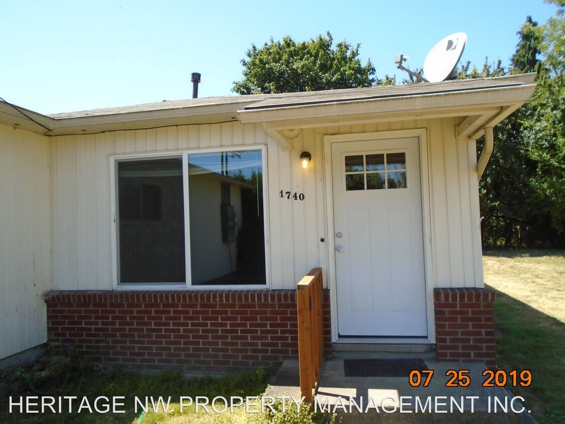 Primary Photo - 1740 SE 18th Ave