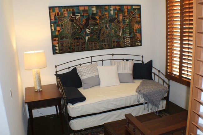 Building Photo - St Baristo Townhome 2b/3b