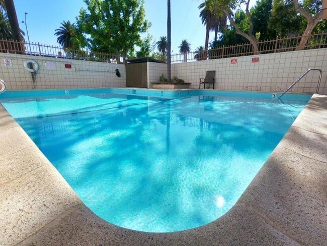 Building Photo - 0 bedroom in Reseda CA 91335