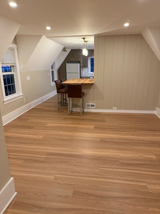 Building Photo - 60 Redington St