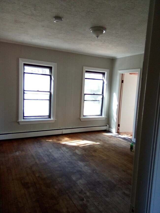 Building Photo - 26 Hale St