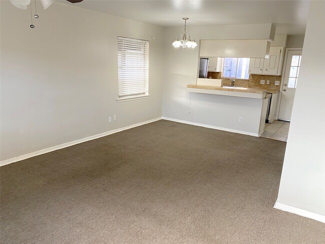 Building Photo - 10122 Shadow Wood Dr