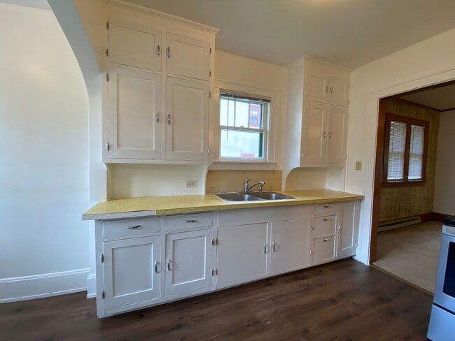 Building Photo - 3 Bedroom House by NDSU!!