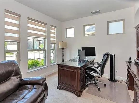 Building Photo - 913 Yarrow St