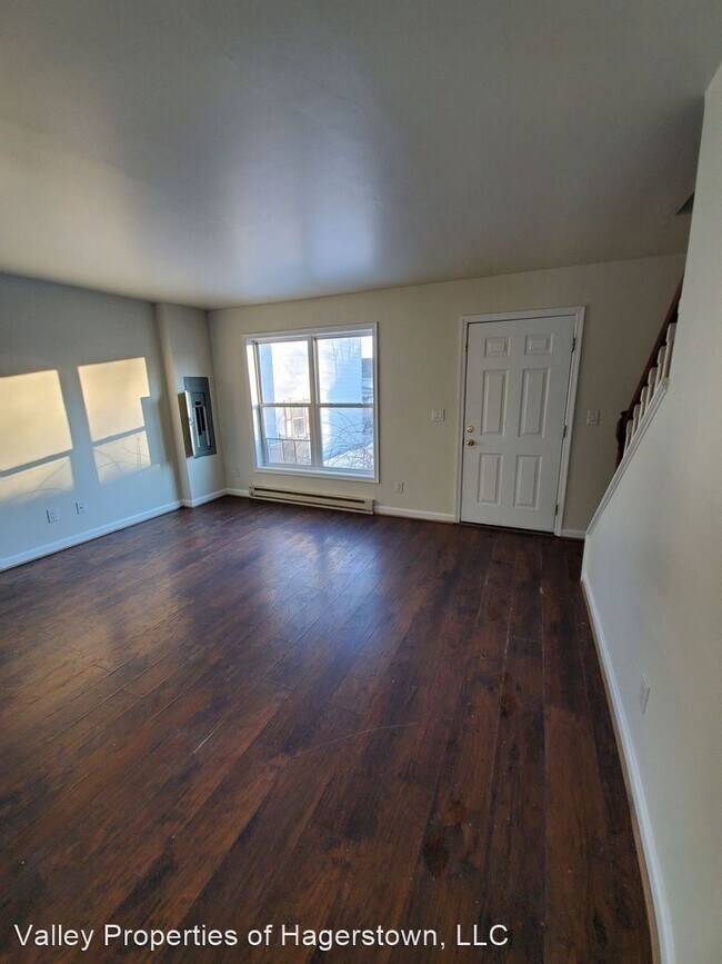 Building Photo - 2 br, 2.5 bath House - 225 E Liberty St