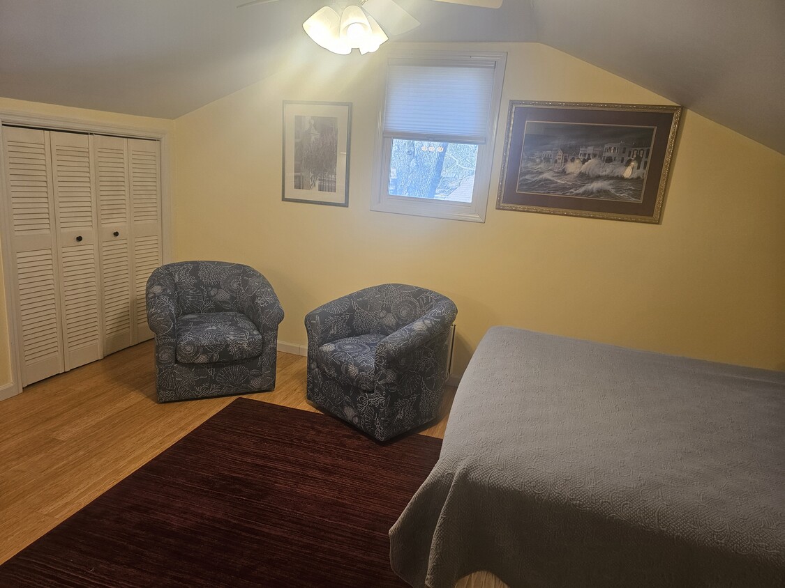 Fully furnished - 1045 Planters Curv