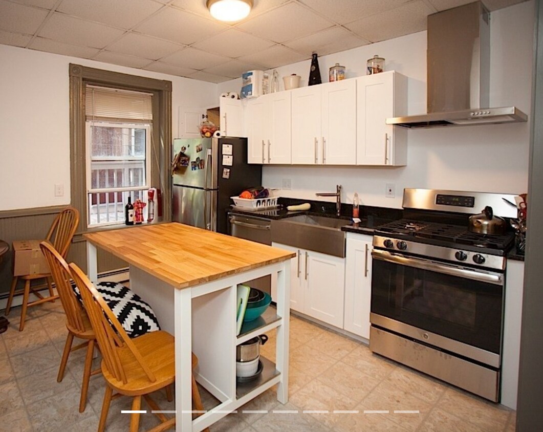 Foto principal - 152 Columbia St