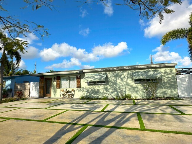 Building Photo - 1141 N 71st Ave