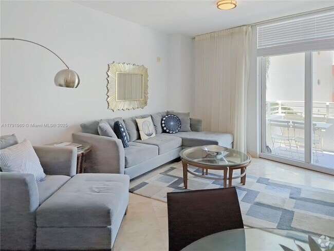 Building Photo - 225 Collins Ave