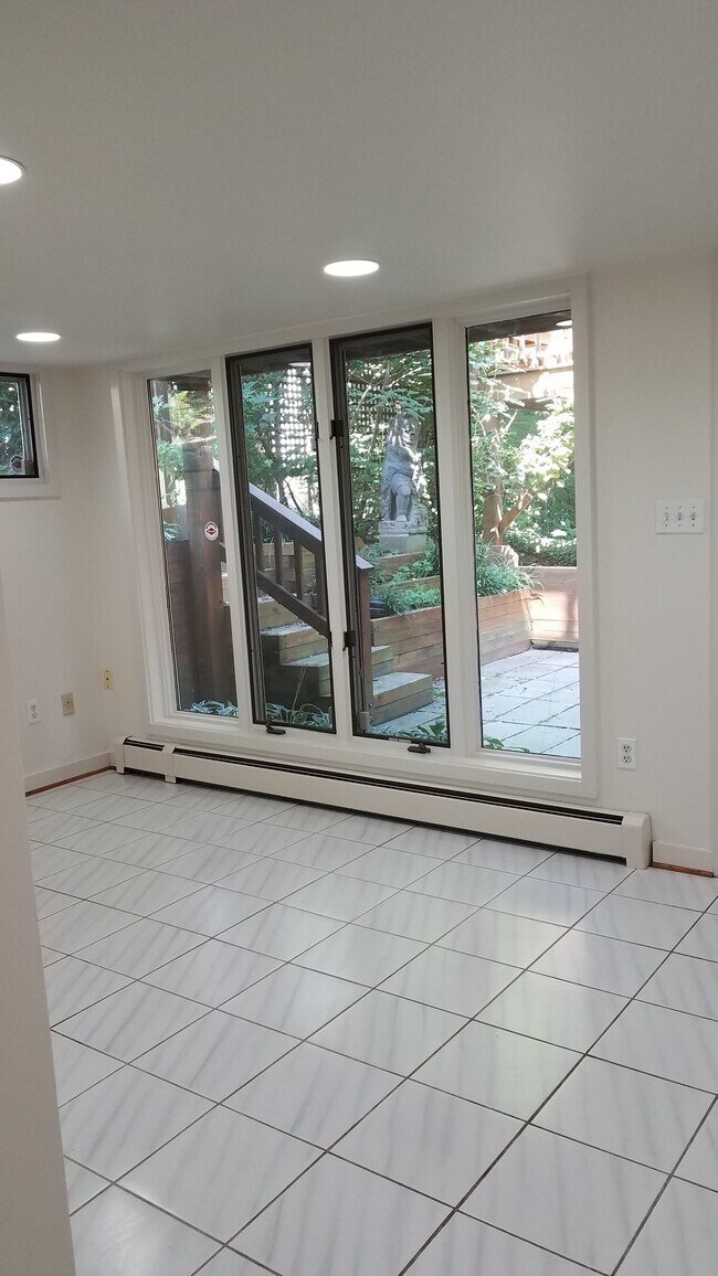 Building Photo - 3007 Ordway St NW