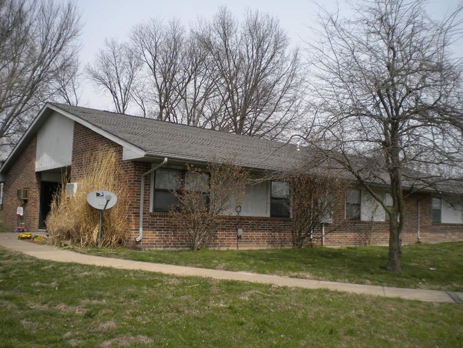 Building Photo - 300 West Clay # 7