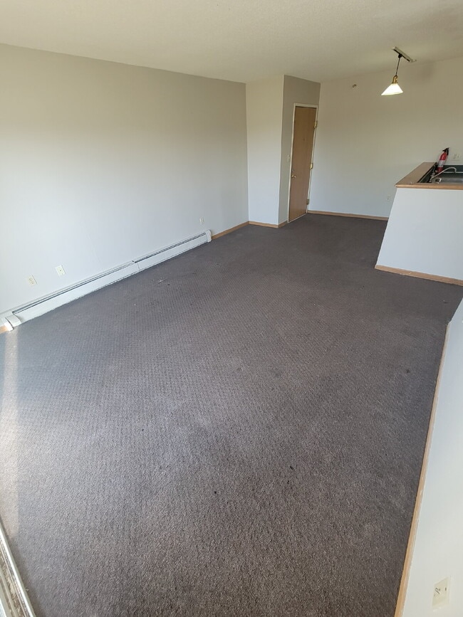 Building Photo - 2 Bedroom | 1 Bathroom 2nd Floor Unit in O...