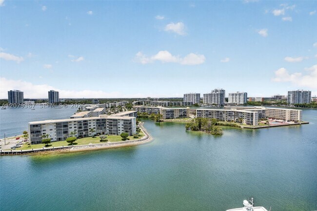 Foto del edificio - 1000 E Island Blvd