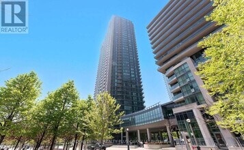 Building Photo - 215 Fort York Blvd