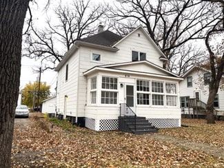 Building Photo - 814 6th Ave S