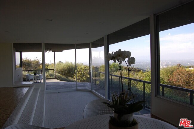 Building Photo - 14513 Mulholland Dr