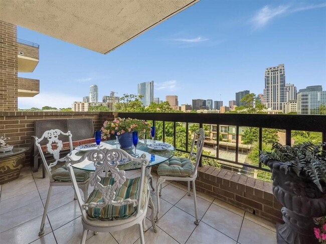 Foto del edificio - 21 Briar Hollow Ln