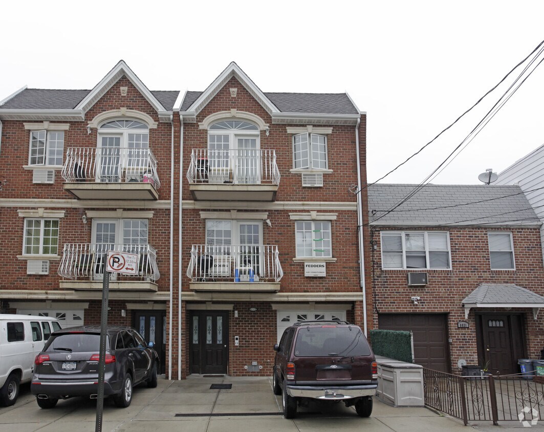 Building Photo - 60-29 78th Ave
