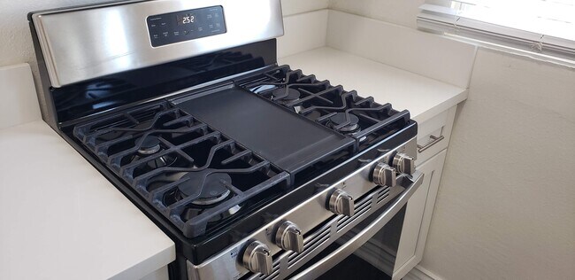 Foto del edificio - 1216 W Court St