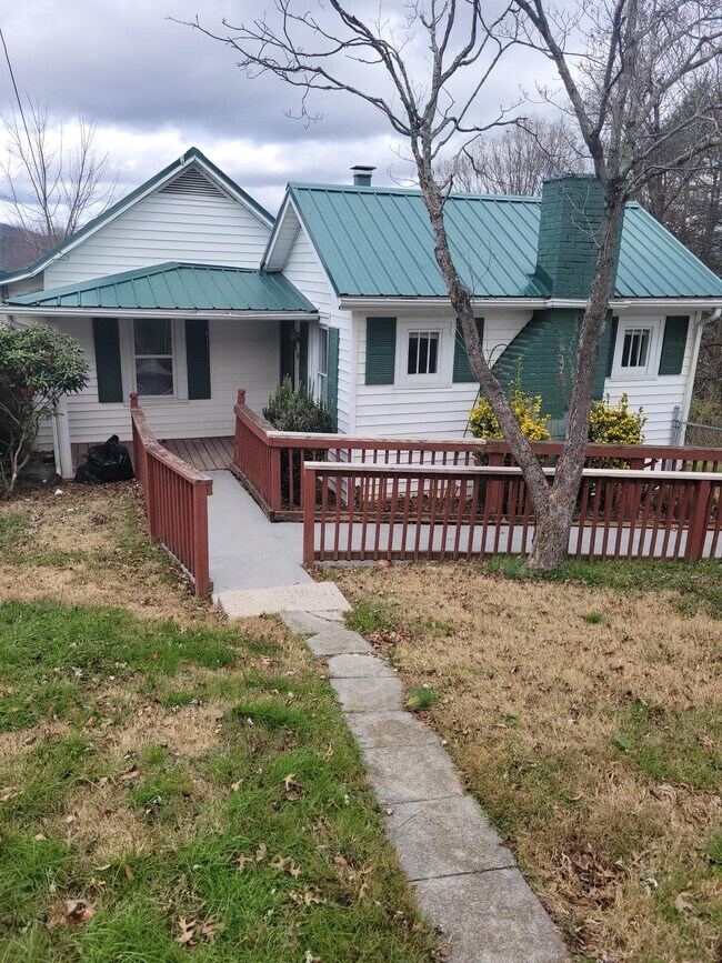 411 E I St, Elizabethton, TN 37643 House Rental in Elizabethton, TN