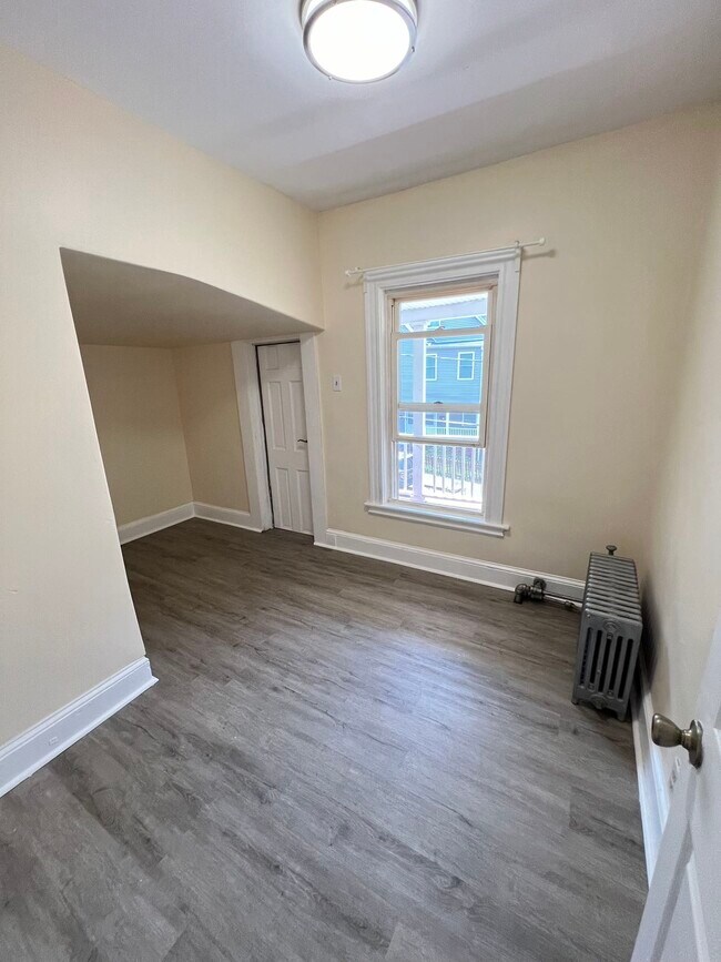Building Photo - 70 Linwood St