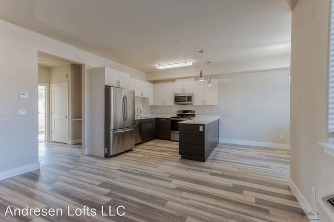 Building Photo - 6909 NE 63rd St