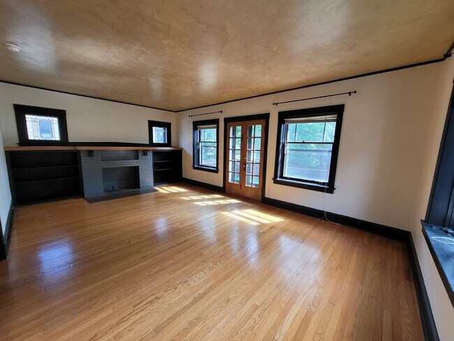 Building Photo - 820 Michigan Ave