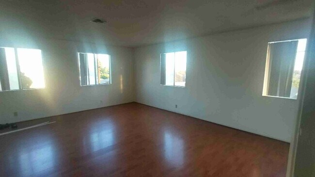 Building Photo - 3015 W Beverly Blvd