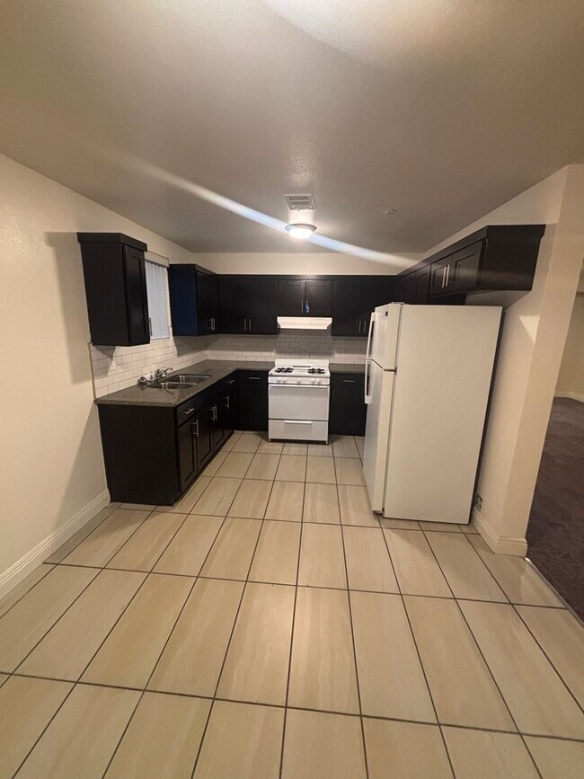 Foto del edificio - 422 E 101st St