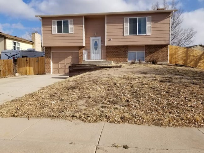 Building Photo - 817 Badger Dr