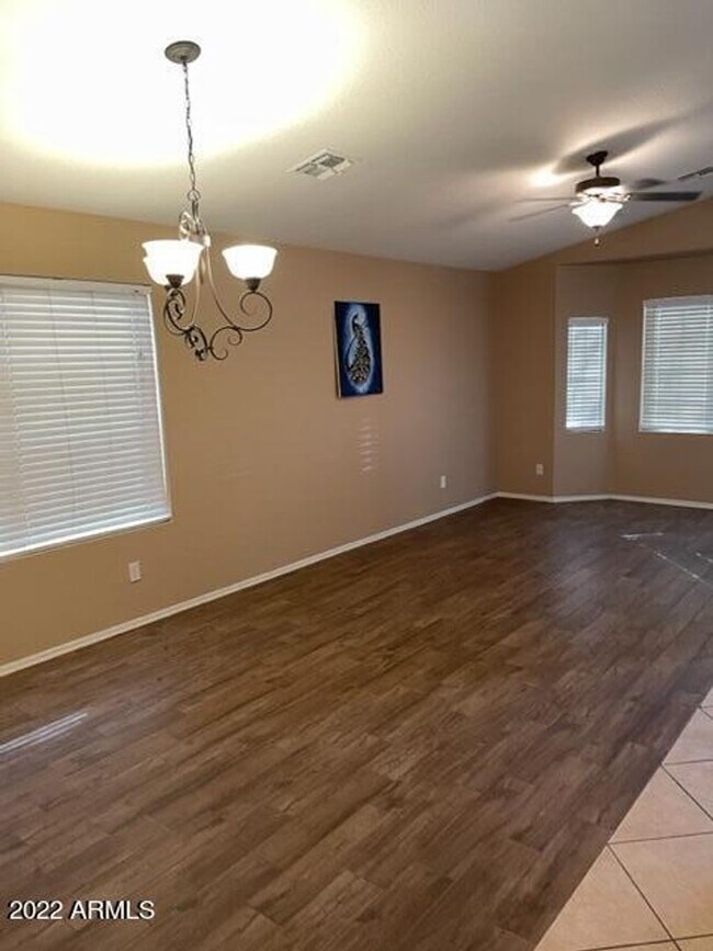 Foto del edificio - SPACIOUS 4 bedroom, 2 bath home in Phoenix!
