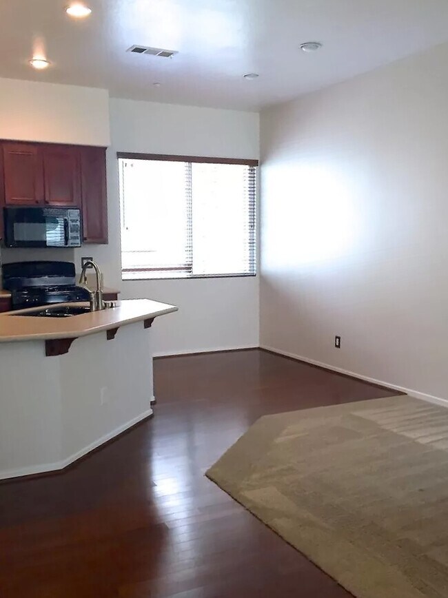 Dining Area - 503 Almond Rd