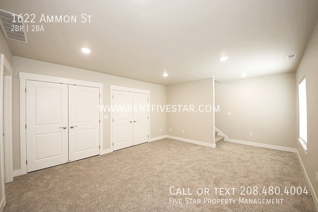 Building Photo - Stunning 2 Bedroom End Unit Townhome, Buil...