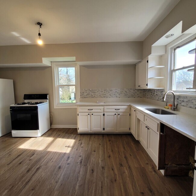 Building Photo - Huge 3 Bedroom Home in Washington Pa