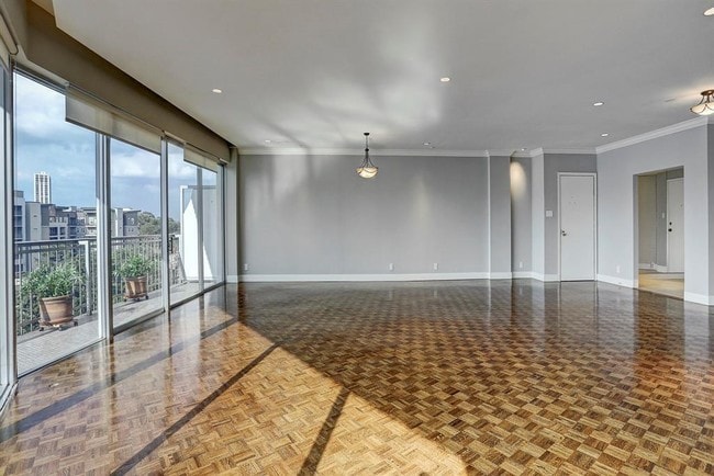 Building Photo - 5050 Woodway Dr