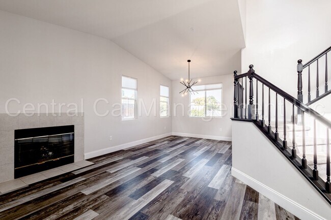 Foto del edificio - 4 Bedroom/3 Bath Home with Solar, Pool and...