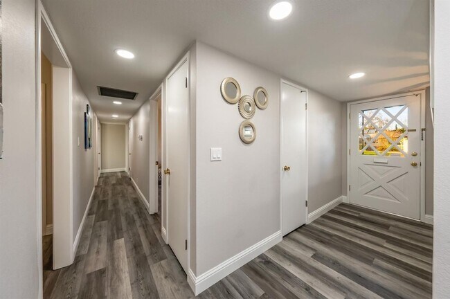 Foto del edificio - Prime location at its finest! 3 bedroom / ...