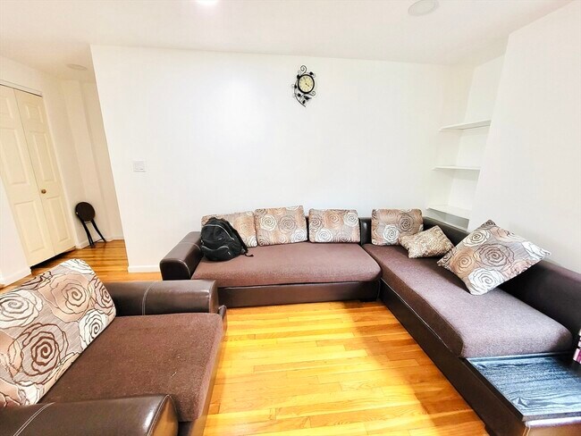 Foto del edificio - 52 Colborne Rd